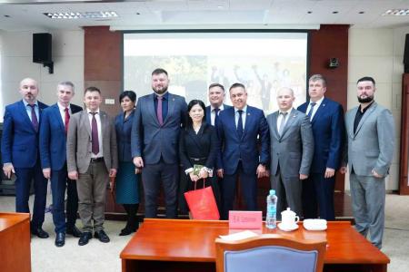 Сенатор Айрат Гибатдинов принял участие в рабочем визите делегации КПРФ в Китай