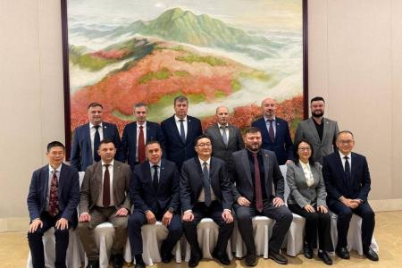 Сенатор Айрат Гибатдинов принял участие в рабочем визите делегации КПРФ в Китай
