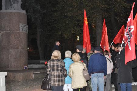 Пензенские коммунисты почтили память защитников Верховного Совета
