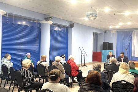 Олег Лебедев продолжает проводить встречи с избирателями Новгородской области