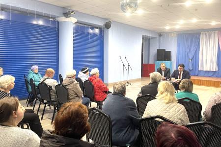 Олег Лебедев продолжает проводить встречи с избирателями Новгородской области
