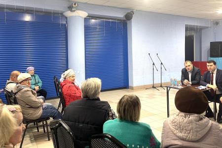 Олег Лебедев продолжает проводить встречи с избирателями Новгородской области