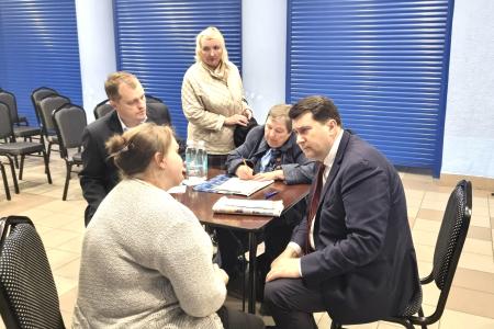Олег Лебедев продолжает проводить встречи с избирателями Новгородской области