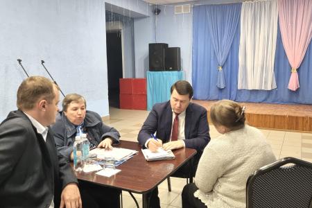 Олег Лебедев продолжает проводить встречи с избирателями Новгородской области