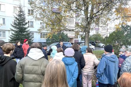 Олег Лебедев продолжает проводить массовые встречи с жителями Великого Новгорода