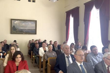 Олег Лебедев передал слова приветствия и поздравление от лидера КПРФ Г.А. Зюганова коллективу НИИ пчеловодства с 95-летием этого уникального научного центра