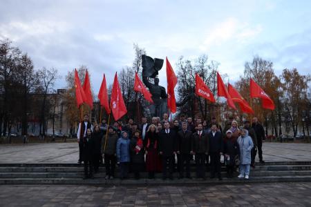 В Орле торжественно отметили 107-ю годовщину ВЛКСМ