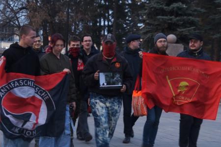 В Омске состоялись шествие и возложение цветов в День рождения комсомола