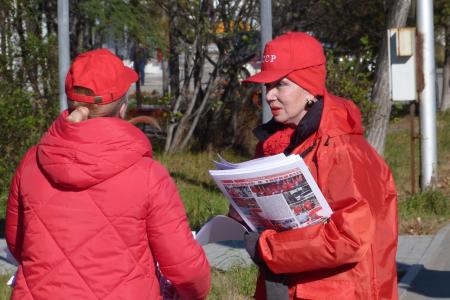 4 октября магаданские коммунисты и сторонники партии провели акцию «Красные в городе»