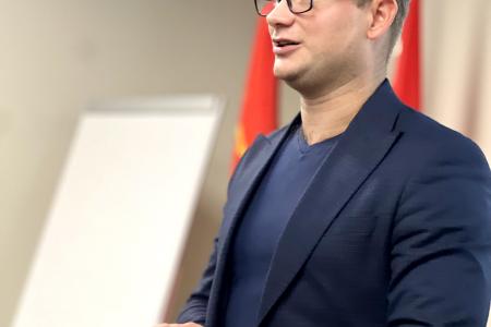 Лидер Ленинского комсомола В.П. Исаков поделился опытом публичных выступлений с комсомольцами Ленинграда