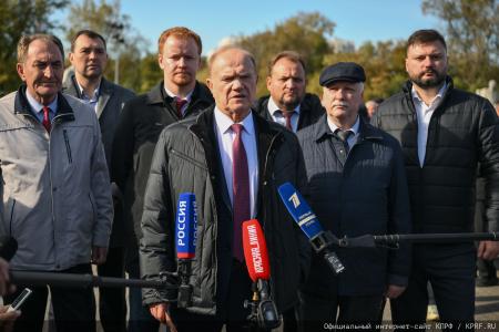 Г.А. Зюганов принял участие в открытии памятника космонавту Герману Титову