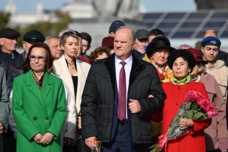 Г.А. Зюганов принял участие в открытии памятника космонавту Герману Титову