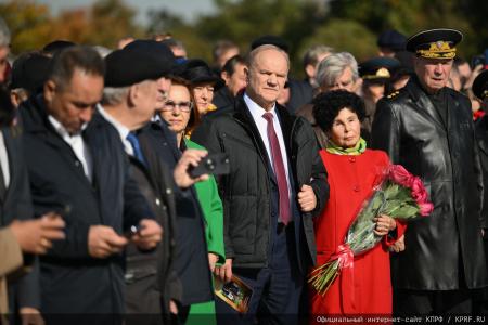 Г.А. Зюганов принял участие в открытии памятника космонавту Герману Титову