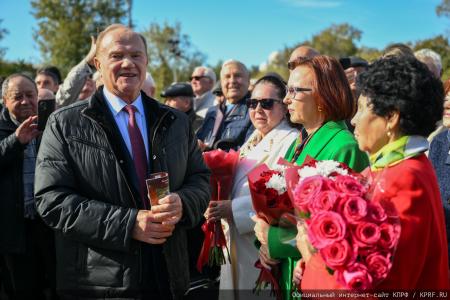 Г.А. Зюганов принял участие в открытии памятника космонавту Герману Титову