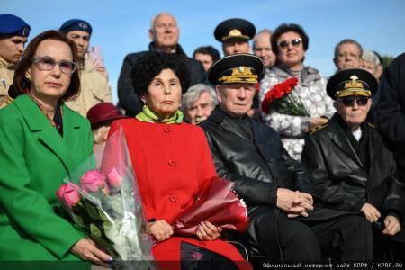 Г.А. Зюганов принял участие в открытии памятника космонавту Герману Титову