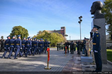 Г.А. Зюганов принял участие в открытии памятника космонавту Герману Титову