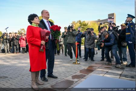 Г.А. Зюганов принял участие в открытии памятника космонавту Герману Титову