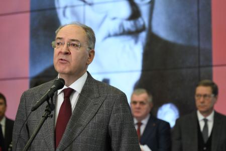 «Жизнь, посвященная служению народу». Г.А. Зюганов открыл в Госдуме выставку в честь 150-летия со дня рождения М.И. Калинина