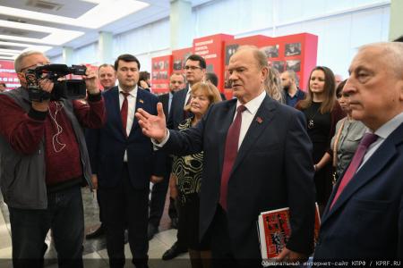 «Жизнь, посвященная служению народу». Г.А. Зюганов открыл в Госдуме выставку в честь 150-летия со дня рождения М.И. Калинина
