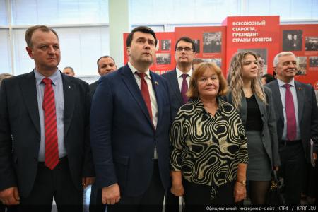«Жизнь, посвященная служению народу». Г.А. Зюганов открыл в Госдуме выставку в честь 150-летия со дня рождения М.И. Калинина