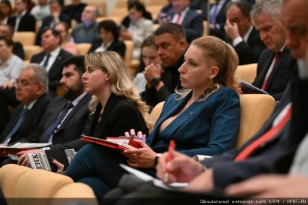 Российский министр Антон Алиханов принял участие в заседании фракции КПРФ в Госдуме