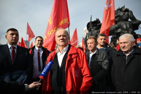 Г.А. Зюганов на митинге в Москве: Желаю всем мужества и воли для новых побед!