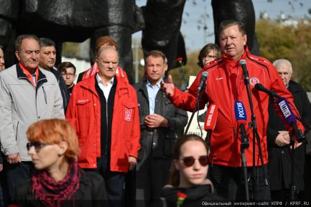 Г.А. Зюганов на митинге в Москве: Желаю всем мужества и воли для новых побед!