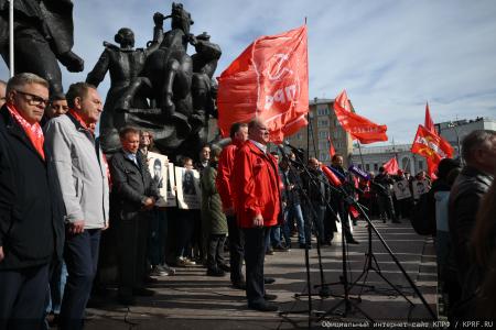 Г.А. Зюганов на митинге в Москве: Желаю всем мужества и воли для новых побед!