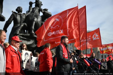 Г.А. Зюганов на митинге в Москве: Желаю всем мужества и воли для новых побед!
