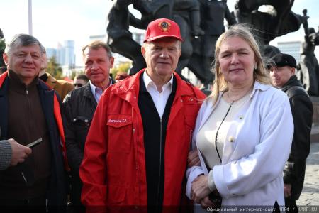 Г.А. Зюганов на митинге в Москве: Желаю всем мужества и воли для новых побед!