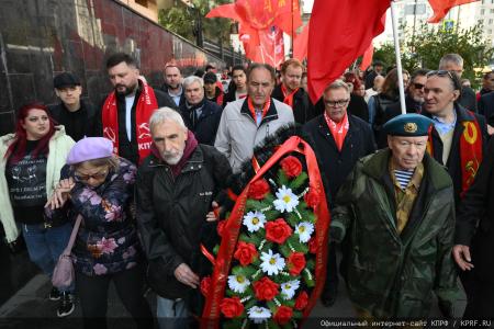 Г.А. Зюганов на митинге в Москве: Желаю всем мужества и воли для новых побед!