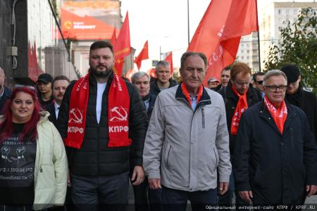 Г.А. Зюганов на митинге в Москве: Желаю всем мужества и воли для новых побед!