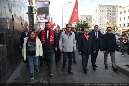 Г.А. Зюганов на митинге в Москве: Желаю всем мужества и воли для новых побед!