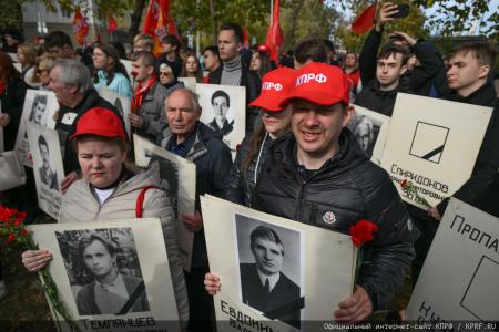 Г.А. Зюганов на митинге в Москве: Желаю всем мужества и воли для новых побед!