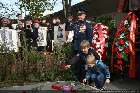 Г.А. Зюганов на митинге в Москве: Желаю всем мужества и воли для новых побед!