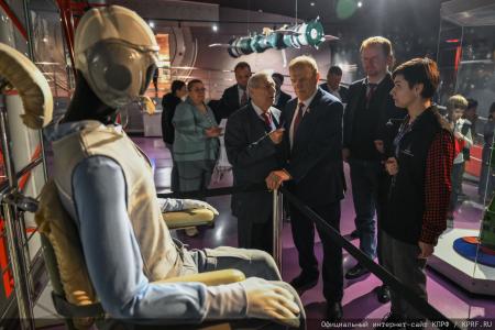 Г.А. Зюганов принял участие в открытии памятника космонавту Герману Титову