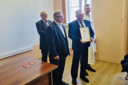 Московская область. Депутат КПРФ Александр Наумов вручил награды сотрудникам Можайской больницы