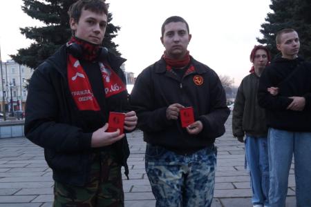 В Омске состоялись шествие и возложение цветов в День рождения комсомола
