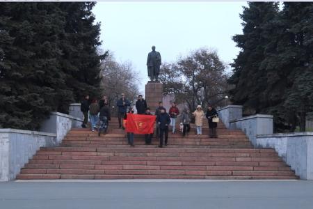 В Омске состоялись шествие и возложение цветов в День рождения комсомола