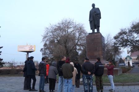 В Омске состоялись шествие и возложение цветов в День рождения комсомола