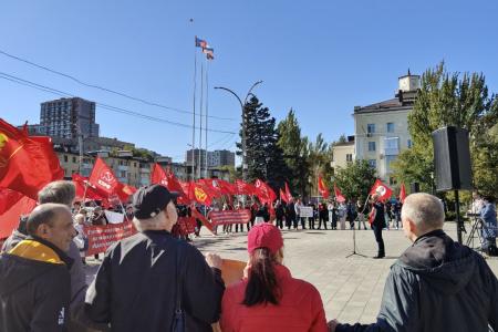 «Обещали победу демократии - получили нищету народа и деспотизм олигархии!». Митинг в Ростове-на-Дону