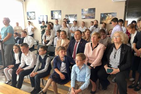 Крымские коммунисты поздравили преподавателей Специальной школы-интерната № 2 с их профессиональным праздником