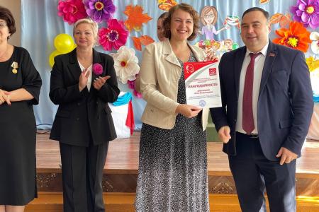 Крымские коммунисты поздравили преподавателей Специальной школы-интерната № 2 с их профессиональным праздником