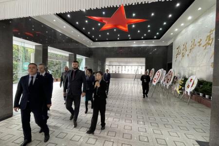 Наследие Цзинганшаня: Делегация Российских коммунистов в Академии  Цзинганшань