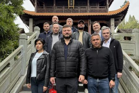Делегация КПРФ в Китае знакомится с социально-экономическим опытом уезда Цзишуй