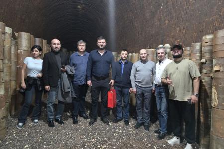 Делегация КПРФ в Китае знакомится с социально-экономическим опытом уезда Цзишуй