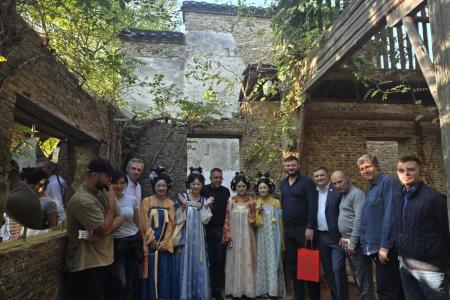 Делегация КПРФ в Китае знакомится с социально-экономическим опытом уезда Цзишуй