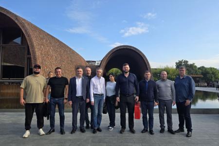 Делегация КПРФ в Китае знакомится с социально-экономическим опытом уезда Цзишуй