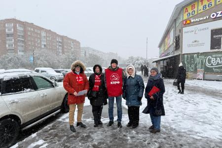 Красные палатки в Омске: и в метель, и в слякоть, и в гололёд