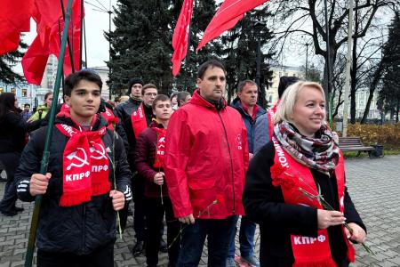 Коммунисты Пермского края поздравляют со 107-летием Ленинского комсомола